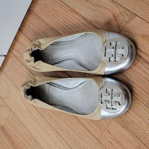 Tory Burch Two Toned Silver Metallic Cap Toe Beige Reva Flats 6.5
